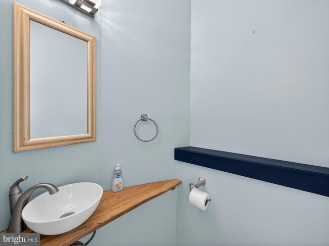 Building Photo - 1277 Beverly Rd