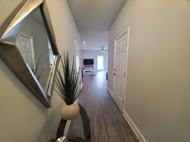 Building Photo - 5764 Callaway Cir