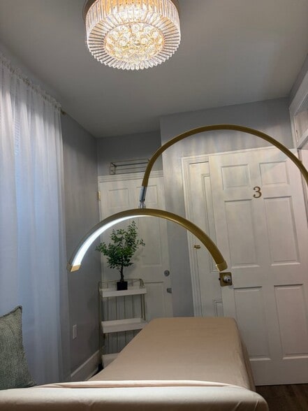 Building Photo - 2742 Kensington Ave