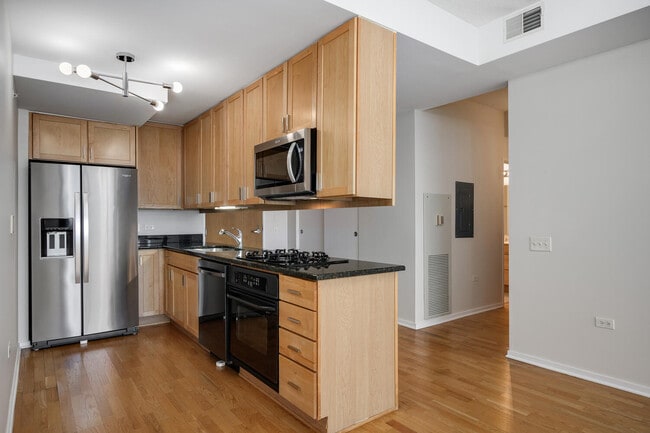 Building Photo - 9655 Woods Dr