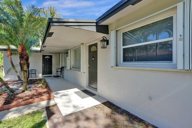Building Photo - 4240 NW 21st Ave