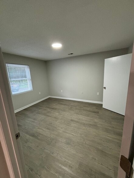 Building Photo - 1100 Crescent Dr
