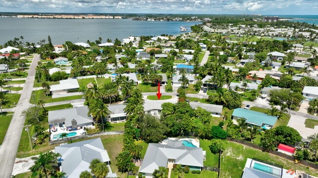 Building Photo - 1911 Cypress Ave