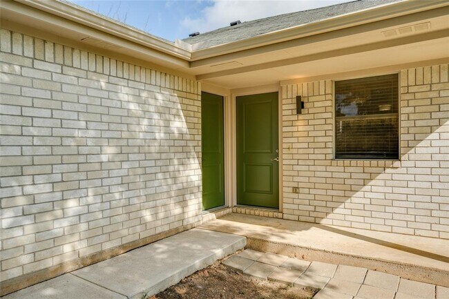 Building Photo - 8110 Willet Trail