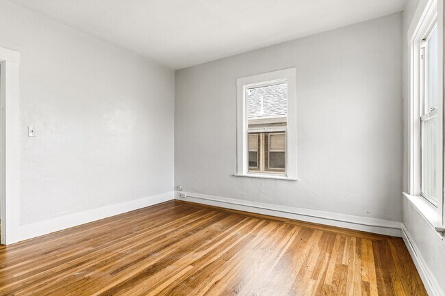 Building Photo - Fully Renovated 2 Bed, 1 Bath Oakland Home with In-Unit Laundry