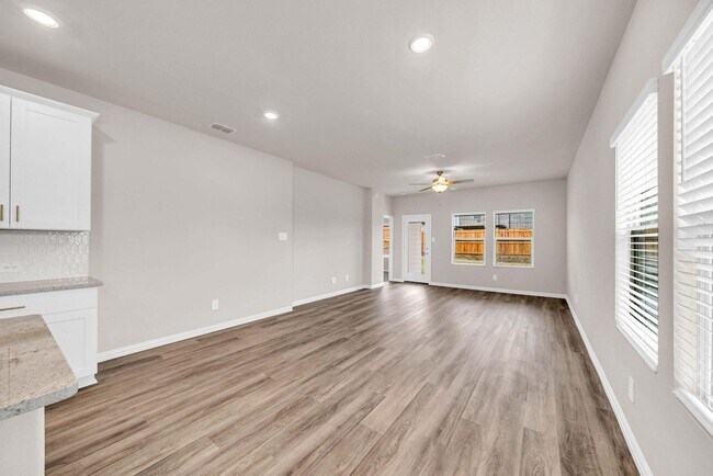 Building Photo - 417 Martell Rd