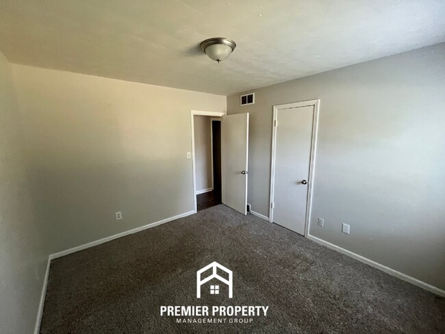 Building Photo - Charming 3BR/1BA Memphis Rental with Hardwood Floors & Open Kitchen!