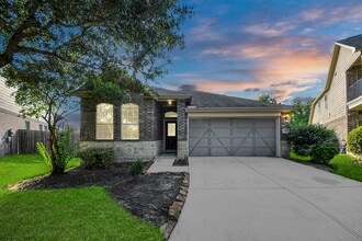 Building Photo - 2402 Village Lakes Dr