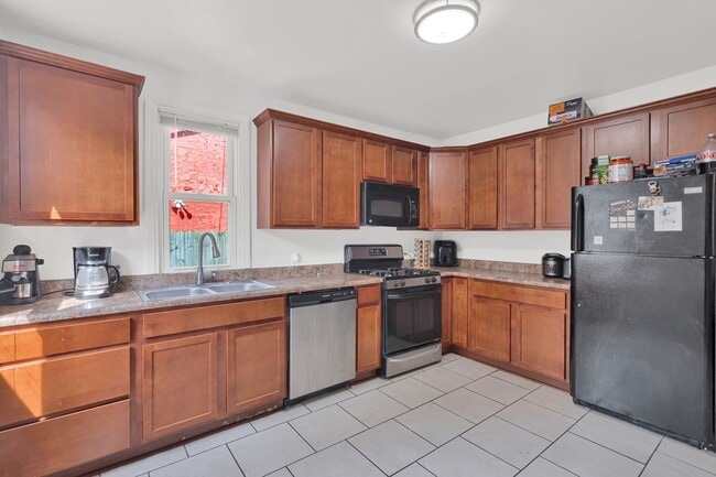 Building Photo - Cozy Home - South Side Flats