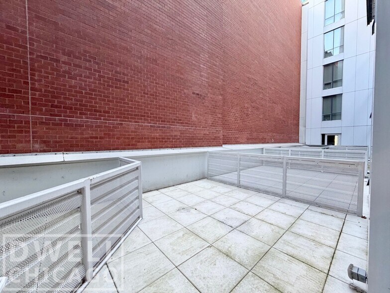 Building Photo - 26 W Chestnut St