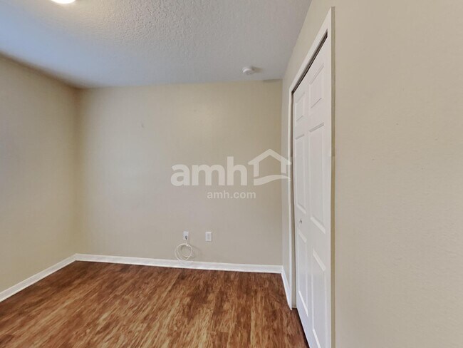 Building Photo - 4338 Country Hills Blvd