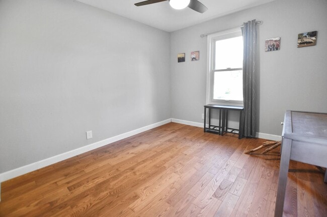 Building Photo - Pet Friendly Three Bedroom with Bonus!
