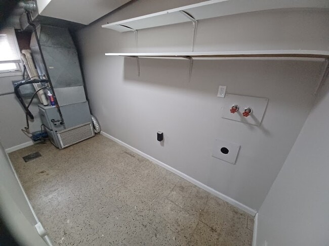 Building Photo - 2805 Countryside Dr