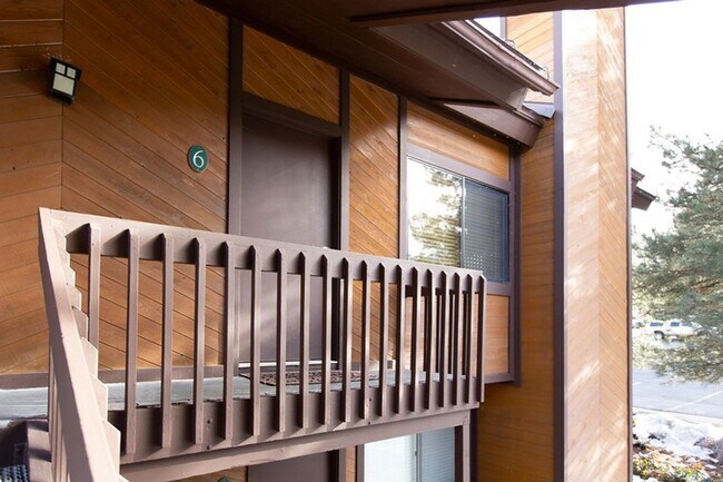 Building Photo - Redpine Chalet