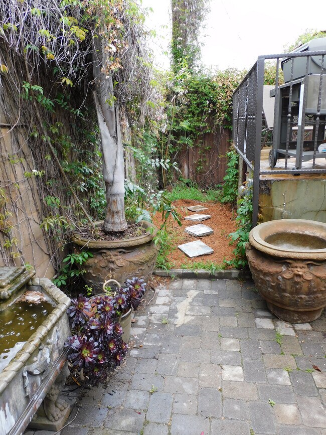 Building Photo - 56 La Venezia Ct