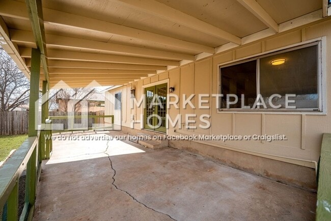 Building Photo - 1804 Easton Dr