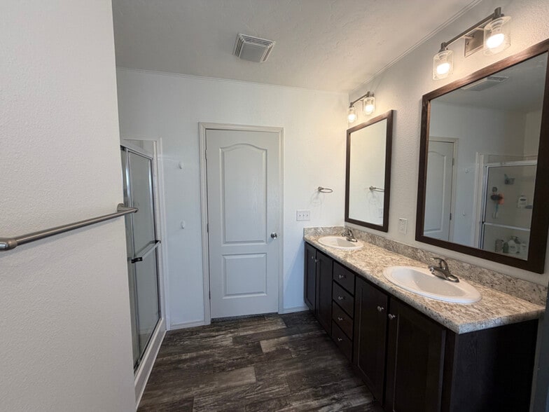 Building Photo - 4017 State Hwy 284