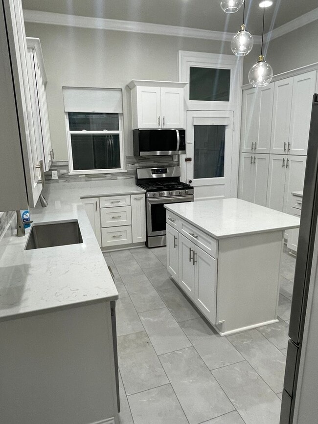 Building Photo - Gorgeous 3BD/2BA ON Napoleon Ave with Off Street Parking