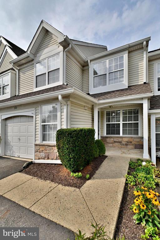 Building Photo - 302 Weston Ln