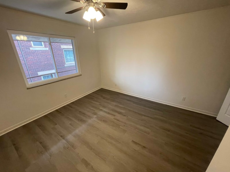 Building Photo - 340 6th Ave