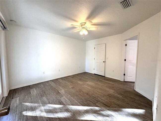 Building Photo - 1127 E Bucknell Ave