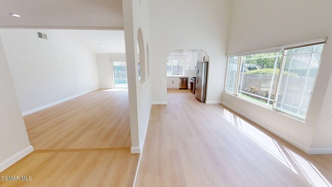 Building Photo - 2802 E Sierra Dr