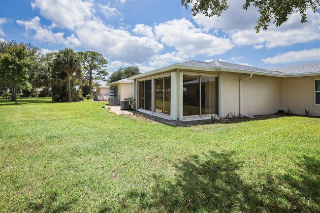 Building Photo - 459 Franconia Cir