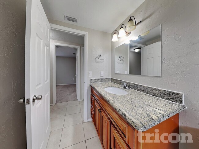 Building Photo - 3007 Bucida Dr