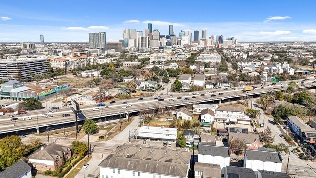 Building Photo - 1402 Wheeler Ave