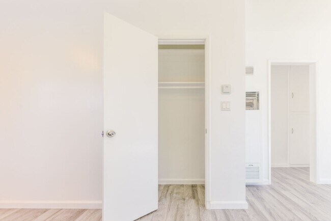 Building Photo - Ocean Avenue Duplex