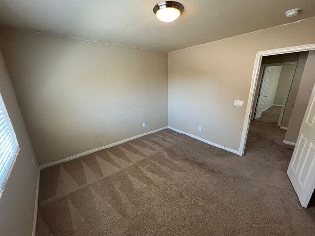 Building Photo - A Fantastic 4 Bedroom Home with the primary Downstairs, in Silverado Ranch