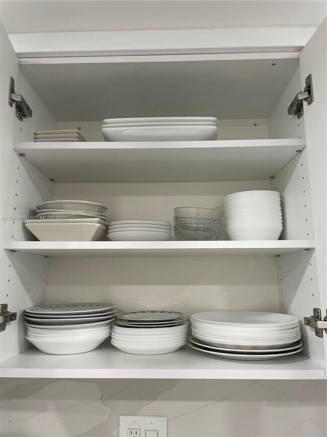 Building Photo - 2030 S Ocean Dr