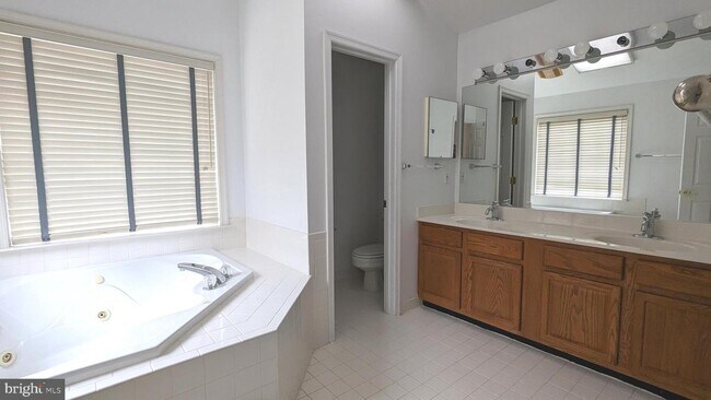 Building Photo - 3954 Royal Lytham Dr
