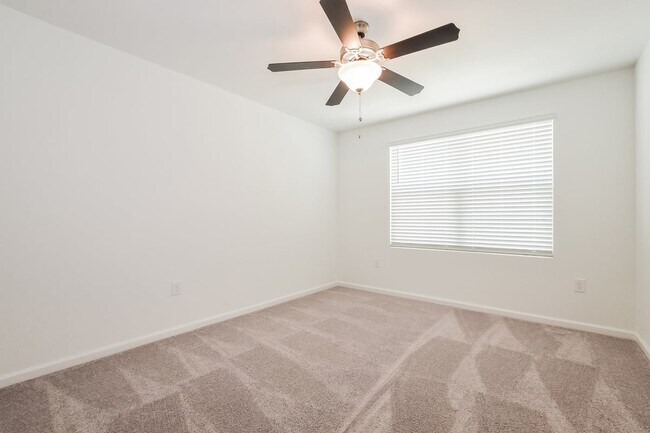 Building Photo - 2042 Hemingway Cir