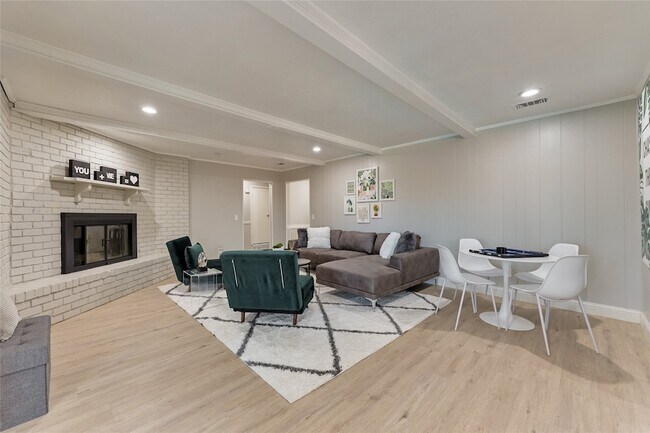 Building Photo - 804 Ridgefield Dr