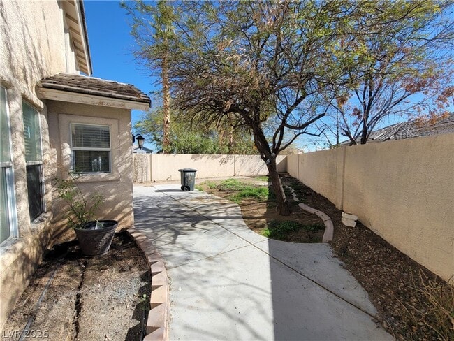 Building Photo - 10799 Flame Vine Ct