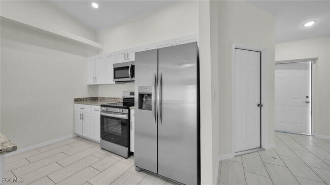 Building Photo - 1411-1413 Academy Blvd