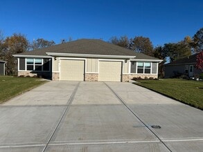 Building Photo - 650-652 Fall Meadow