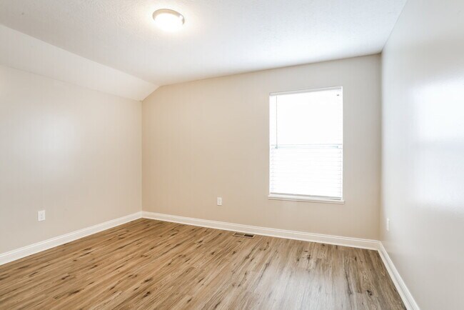Building Photo - 6048 Shreven Dr