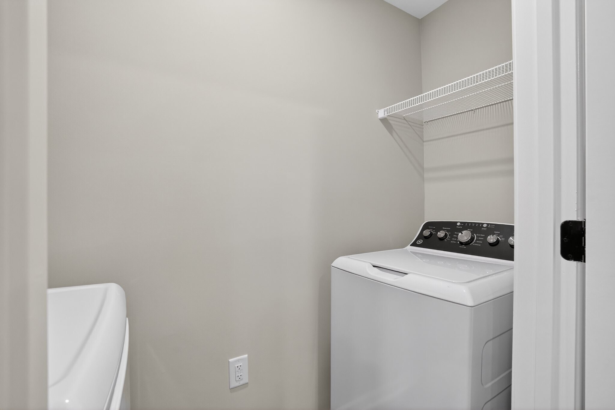 Building Photo - 7055 Hanesbrook Cir