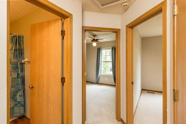 Building Photo - 1032 Pebble Brook Dr