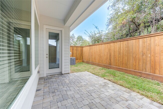 Building Photo - 16032 Mason Run Dr