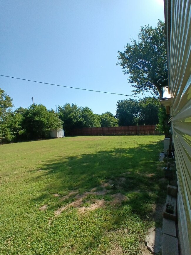 Building Photo - HOLIDAY SPECIAL-One Month FREE with 12 Month Lease!