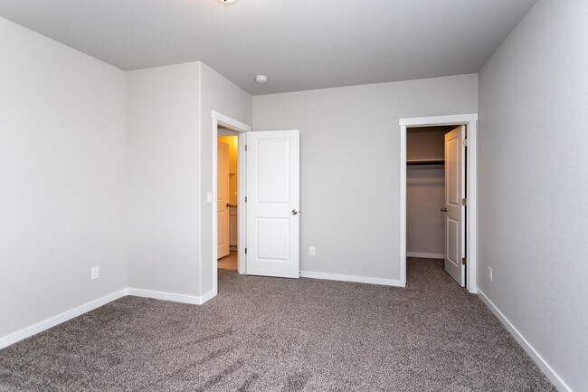 Building Photo - Spacious 5-Bedroom Home with Finished Base...