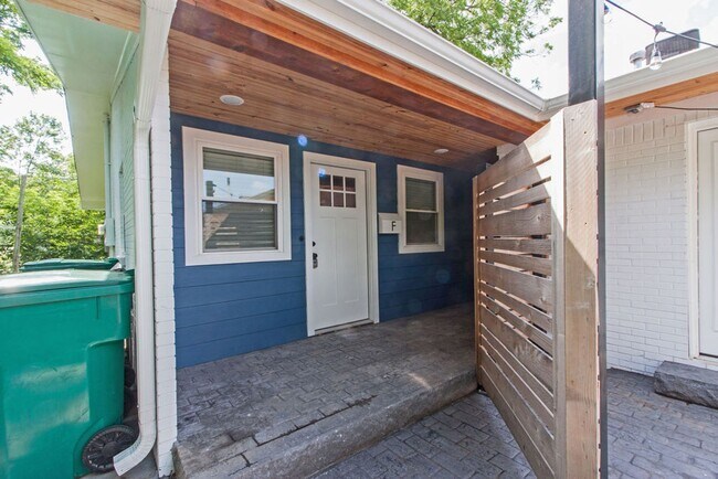 Building Photo - Pet-Friendly 1-Bedroom Apartment in Downtown Rogers –  Move-In Special!