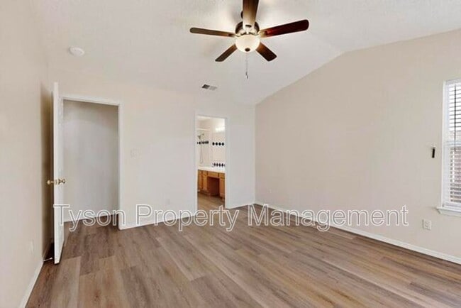 Building Photo - 1420 Stoneway Dr NW