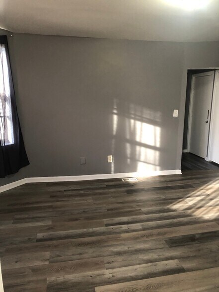 Building Photo - 4101 Fernhill Ave