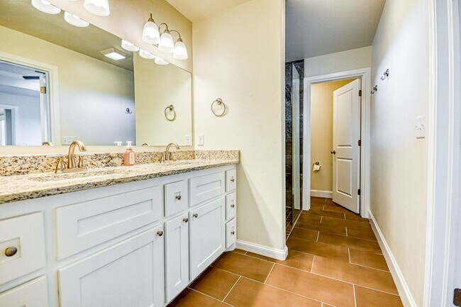 Building Photo - 3100 Pebble Pond Dr