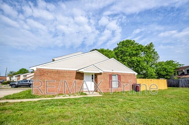 Building Photo - 3900 Raintree Ct