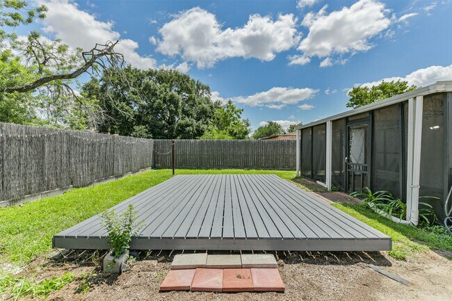 Building Photo - 24426 Rockin 7 Dr